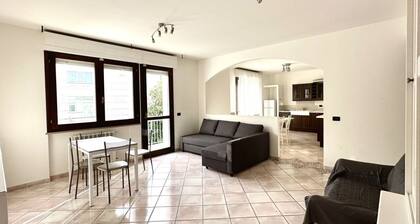 K03 - Castelfidardo, large four-room apartment convenient to services