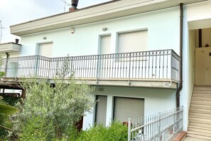 Exterior detail - K03 - Castelfidardo, large four-room apartment convenient to services (Castelfidardo)