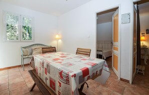 2 camere, ferro/asse da stiro, Wi-Fi gratuito