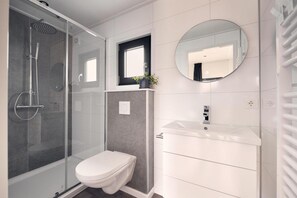 Bathroom - The two-person version of the holiday villa Amalia at Hofparken de Bergvennen provides the ultimate holiday feeling. (Lattrop-Breklenkamp)