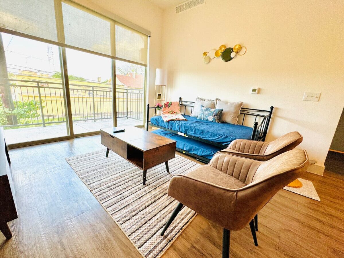 Modern 2BR Oasis 1 Mi from Riverwalk & The Alamo