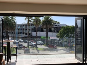 Interior - A Slice of Paradise - Sit on the deck, enjoy the sun, 5 min walk to the beach! (Mount Maunganui)