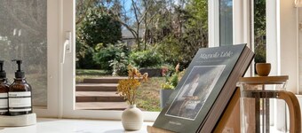 Camellia's Garden \\ 6 Bedrooms \\ 9 Beds \\ Patio Garden \\ Fountain \\ Park