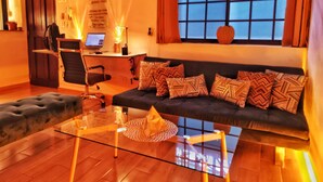 Leilighet, 1 queensize-seng med sovesofa, kjøkken | 1 soverom, skrivebord, skrivebord for bærbar PC og wi-fi (inkludert)