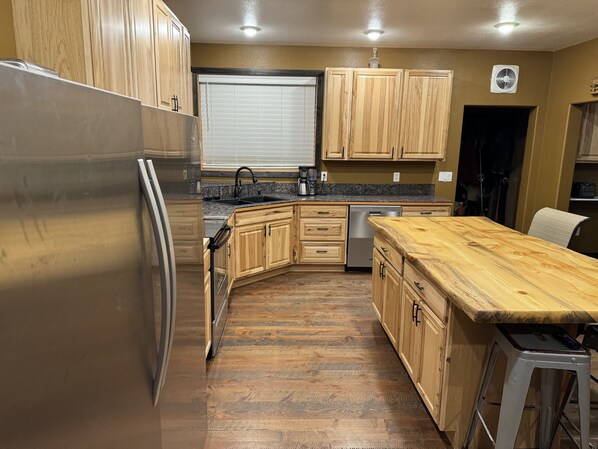 Microwave, oven, stovetop, dishwasher - Spacious New Listing Centrally Located to Explore Glacier Park (East Glacier Park)