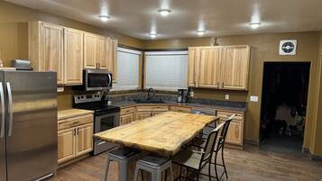 Mikroaaltouuni, uuni, liesi, astianpesukone