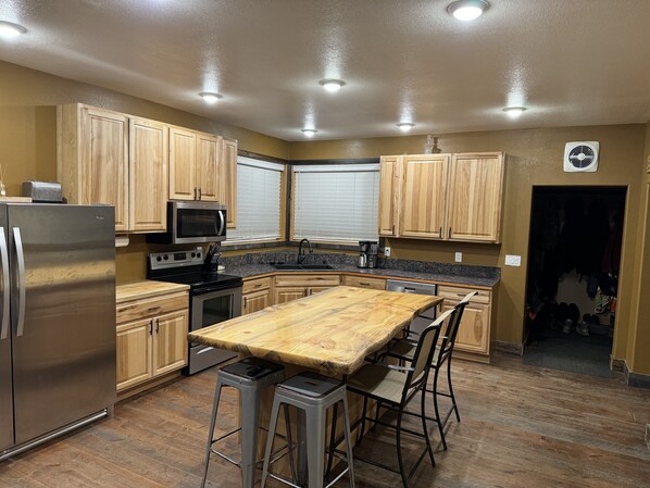 Mikrowelle, Ofen, Herdplatte, Geschirrspüler