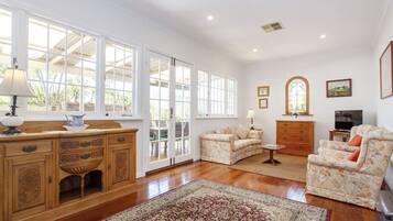 Smart TV, DVD player, books