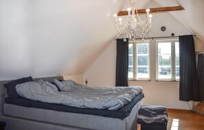 4 bedrooms, travel cot, free WiFi - Cozy home in Skåne-Tranås with WiFi (Skåne-Tranås)
