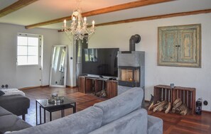 Smart TV, fireplace - Cozy home in Skåne-Tranås with WiFi (Skåne-Tranås)