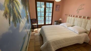 4 bedrooms, iron/ironing board