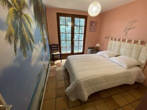 4 Schlafzimmer, Bügeleisen/Bügelbrett