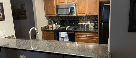 Microondas, horno, parrilla de estufa y lavavajillas