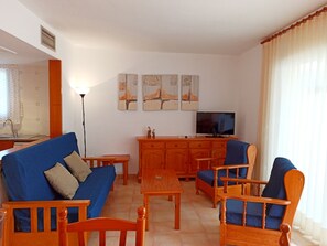 TV - Apartement with air conditioning and pool (Pals)