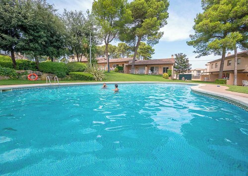 Apartement with air conditioning and pool