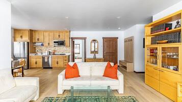 智能電視、書籍