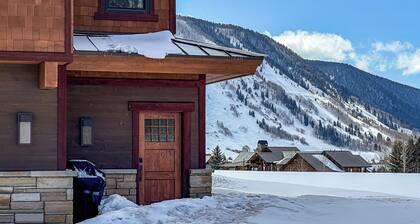 Alpen Edelweiss Chalet: A pet-friendly luxury apartment 5 mins. to trails & town