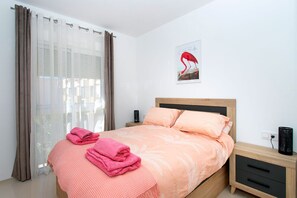 2 bedrooms, iron/ironing board, free WiFi, bed sheets