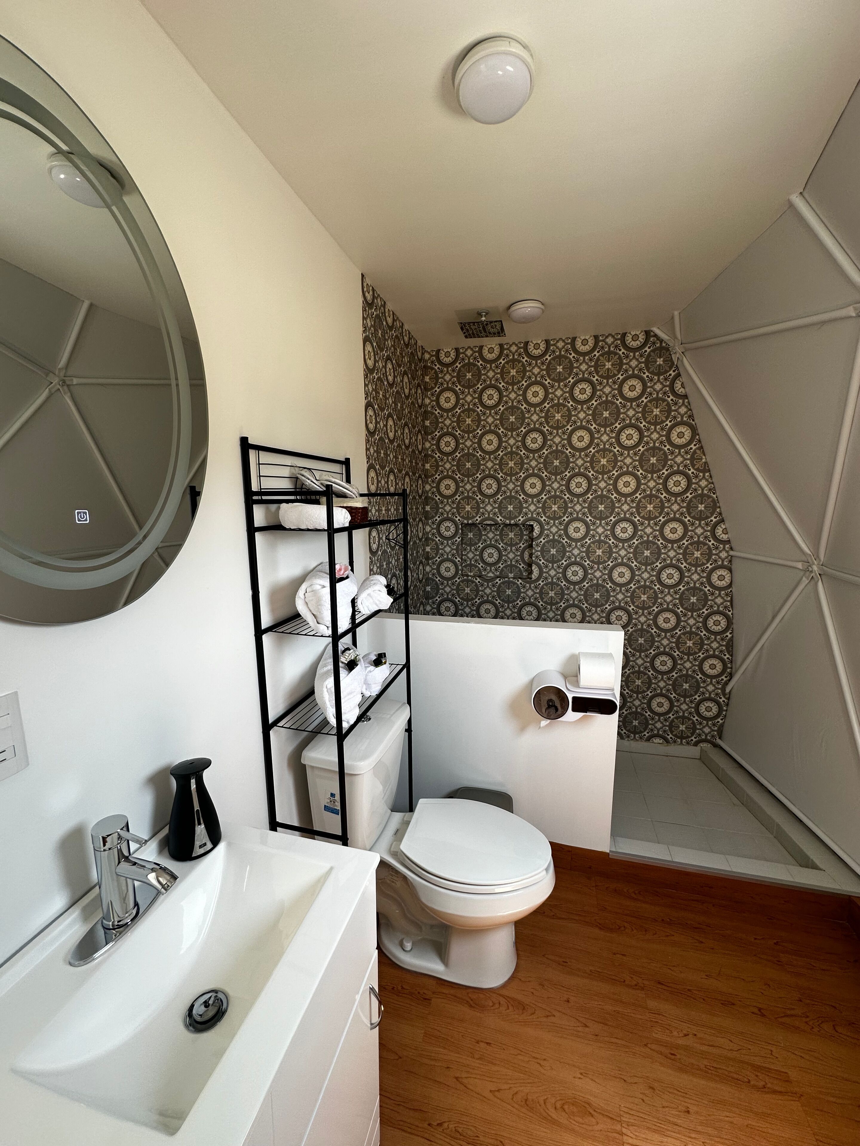 Regadera, regadera tipo lluvia, amenidades de baño de diseñador 