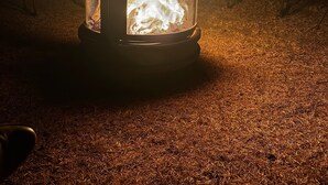 A portable camping lantern with a mesh design, placed on a ground covered with straw. - ixkapada glamping  (Ixtapan de la Sal)