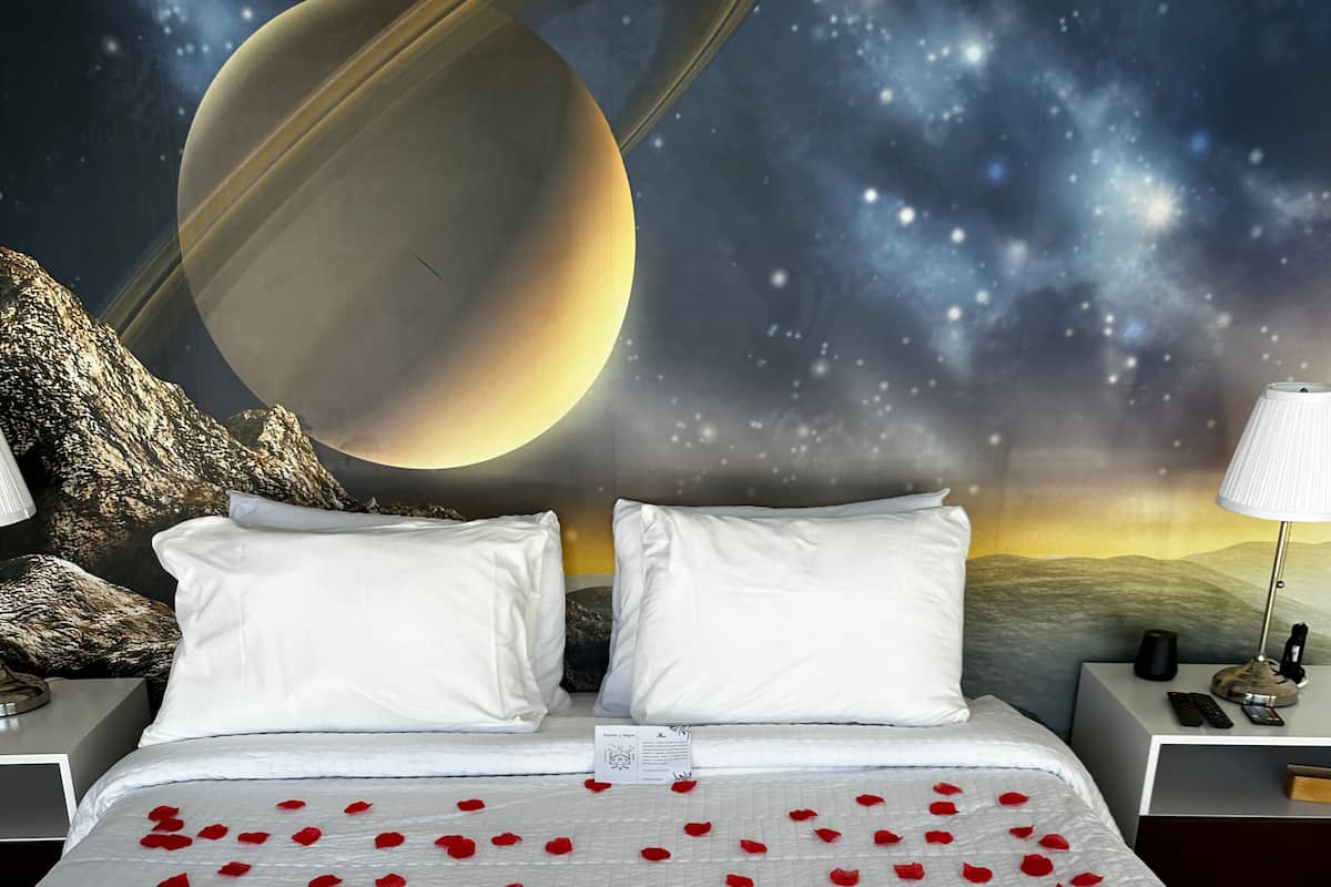 Elite Room | Premium bedding, down duvets, memory-foam beds, minibar
