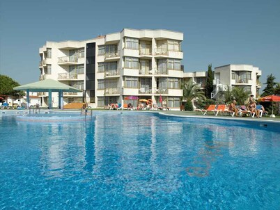 Apartement mit Pool und Klimaanlage