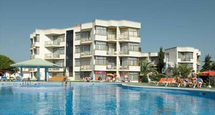 Apartamento vacacional con piscina y aire acondicionado