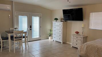 1 chambre, fer et planche Ă repasser, Wi-Fi, draps fournis