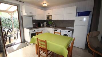 Geladeira, micro-ondas, fogão, lava-louças