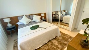 2 chambres, fer et planche à repasser, Wi-Fi, draps fournis