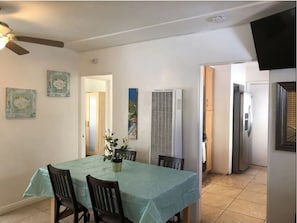 Dining - Panoramic Ocean Views, 3Bdr/7Beds/2Ba, Hot tub, Patio, AC, Best Mission Location (San Diego)