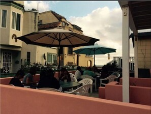 Outdoor dining - Panoramic Ocean Views, 3Bdr/7Beds/2Ba, Hot tub, Patio, AC, Best Mission Location (San Diego)