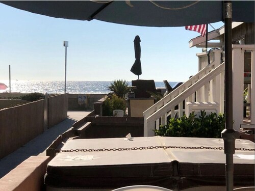 Panoramic Ocean Views, 3Bdr/7Beds/2Ba, Hot tub, Patio, AC, Best Mission Location