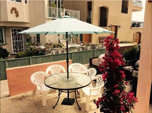 Outdoor dining - Panoramic Ocean Views, 3Bdr/7Beds/2Ba, Hot tub, Patio, AC, Best Mission Location (San Diego)