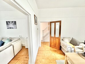 Interior - Spacious Three Bed House & Private Garden - New Brighton Beach & Promenade (Wallasey)