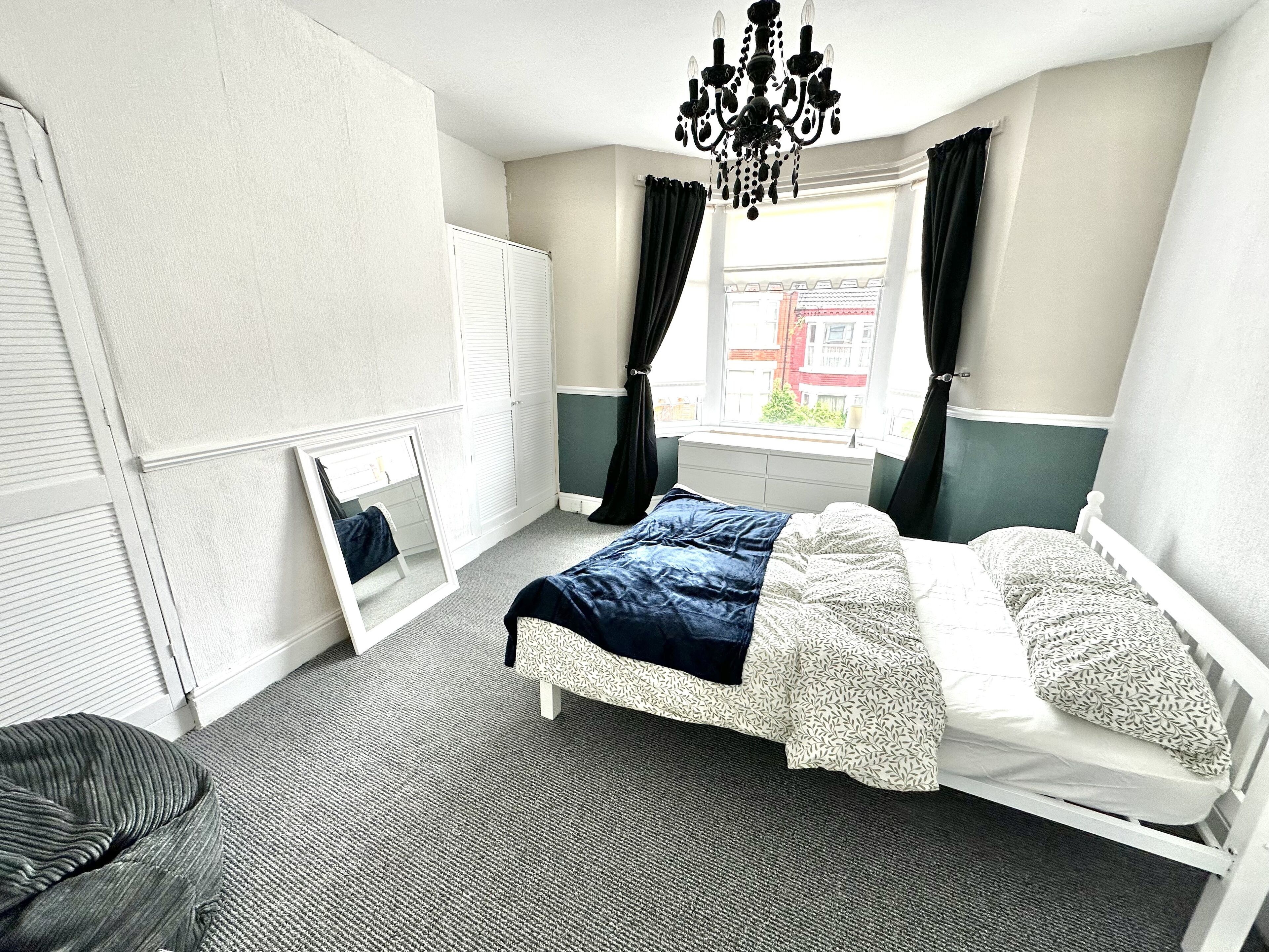 3 bedrooms, desk, iron/ironing board, free WiFi