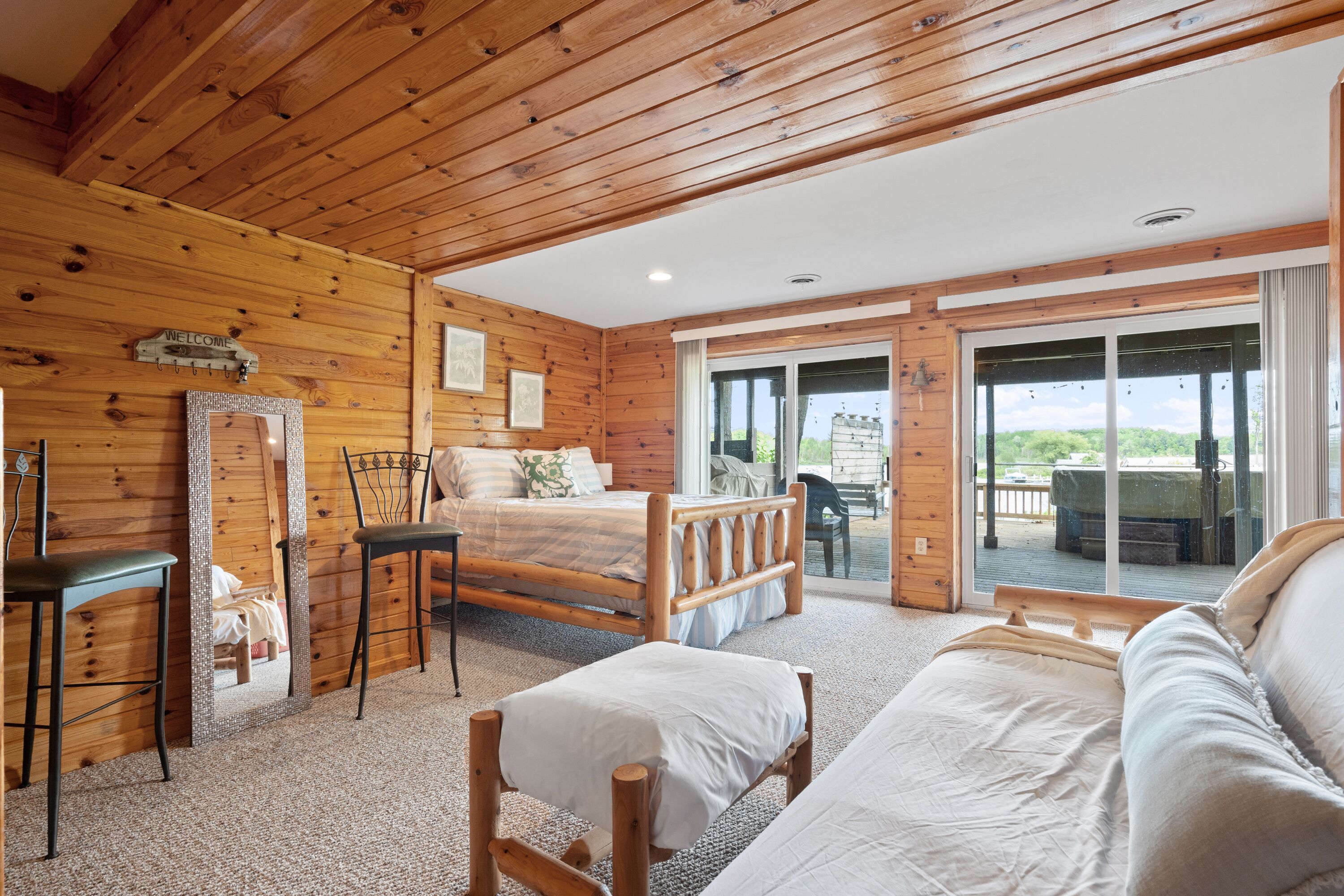 4 bedrooms, desk, iron/ironing board, free WiFi