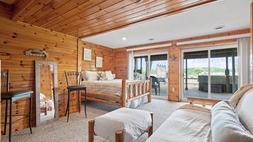 4 bedrooms, desk, iron/ironing board, free WiFi