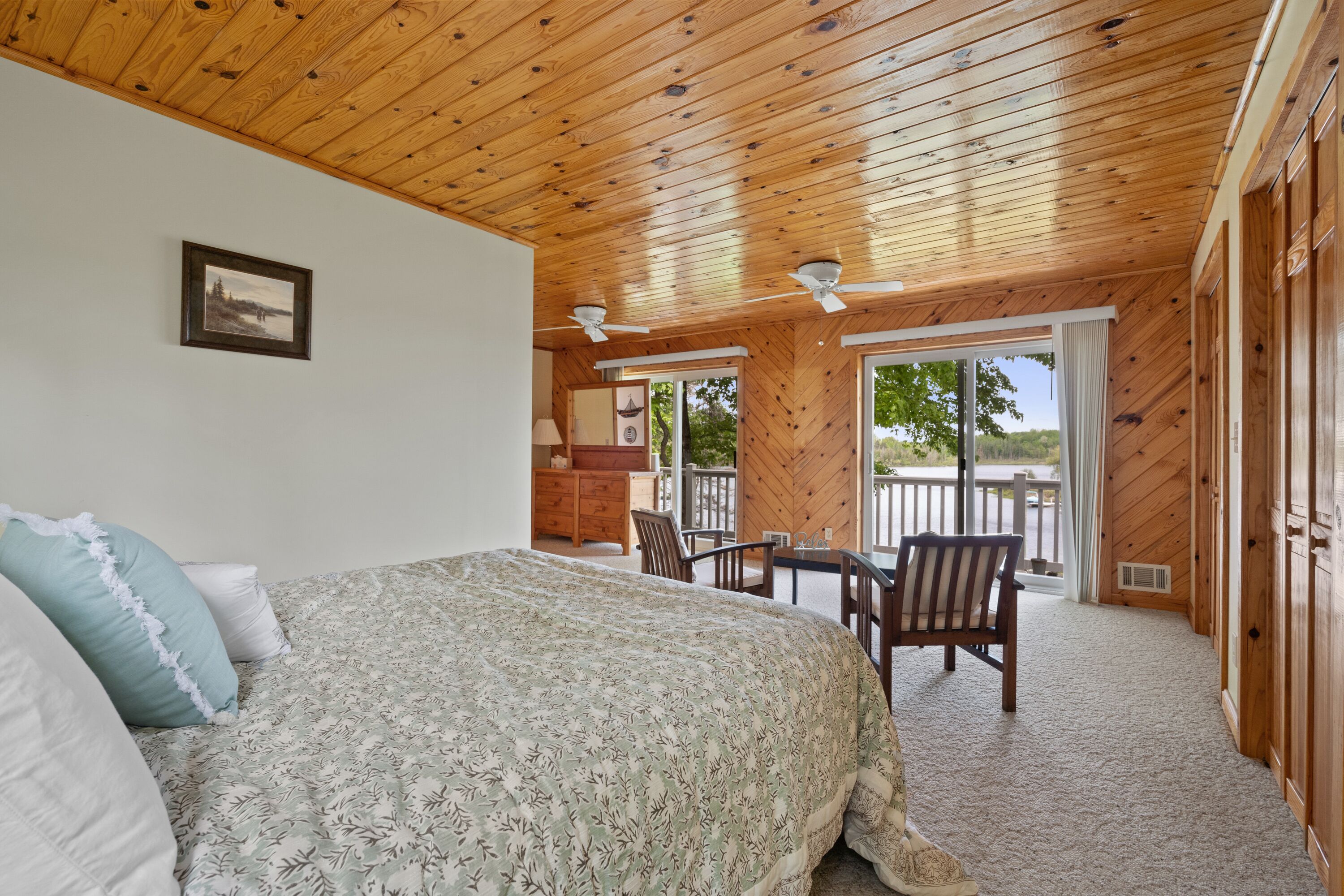 4 bedrooms, desk, iron/ironing board, free WiFi