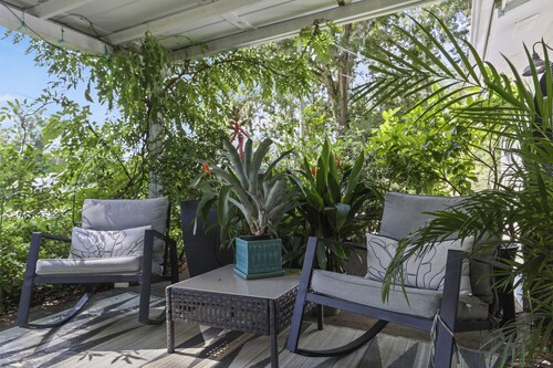 Elegant Studio, 5 Min Walk to Main Street’s Antique Shops & Restaurants!