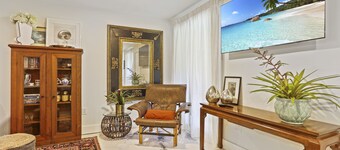 Elegant Studio, 5 Min Walk to Main Street’s Antique Shops & Restaurants!