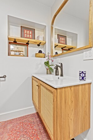 Interior - Elegant Studio, 5 Min Walk to Main Street’s Antique Shops & Restaurants! (High Springs)