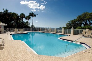 Et oppvarmet basseng