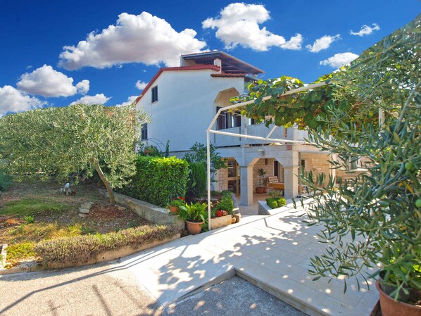 Terrace/patio - Holiday apartment with air conditioning (Fažana)