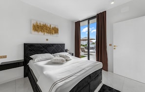 3 bedrooms, in-room safe, free WiFi, bed sheets