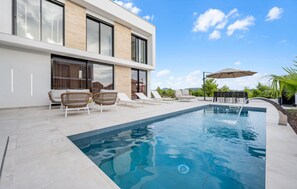 A heated pool - Lovely home in Tribunj with private swimming pool, can be inside or outside (Tribunj)