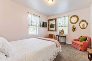 2 Schlafzimmer, Schreibtisch, Bügeleisen/Bügelbrett, Reisekinderbett