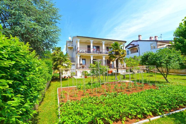 Exterior - Holiday apartment with air conditioning (Poreč)