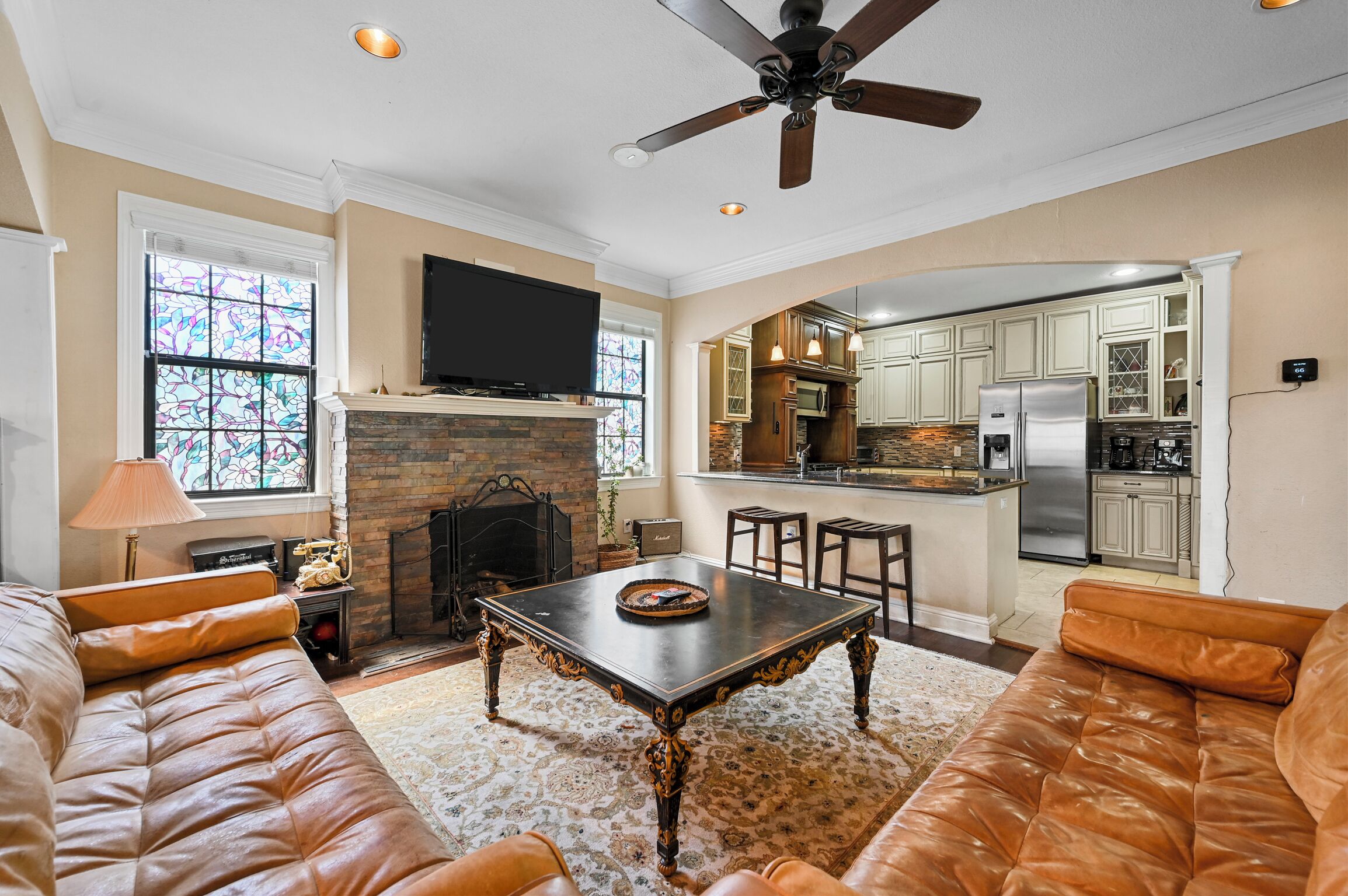 Smart TV, fireplace, computer monitors