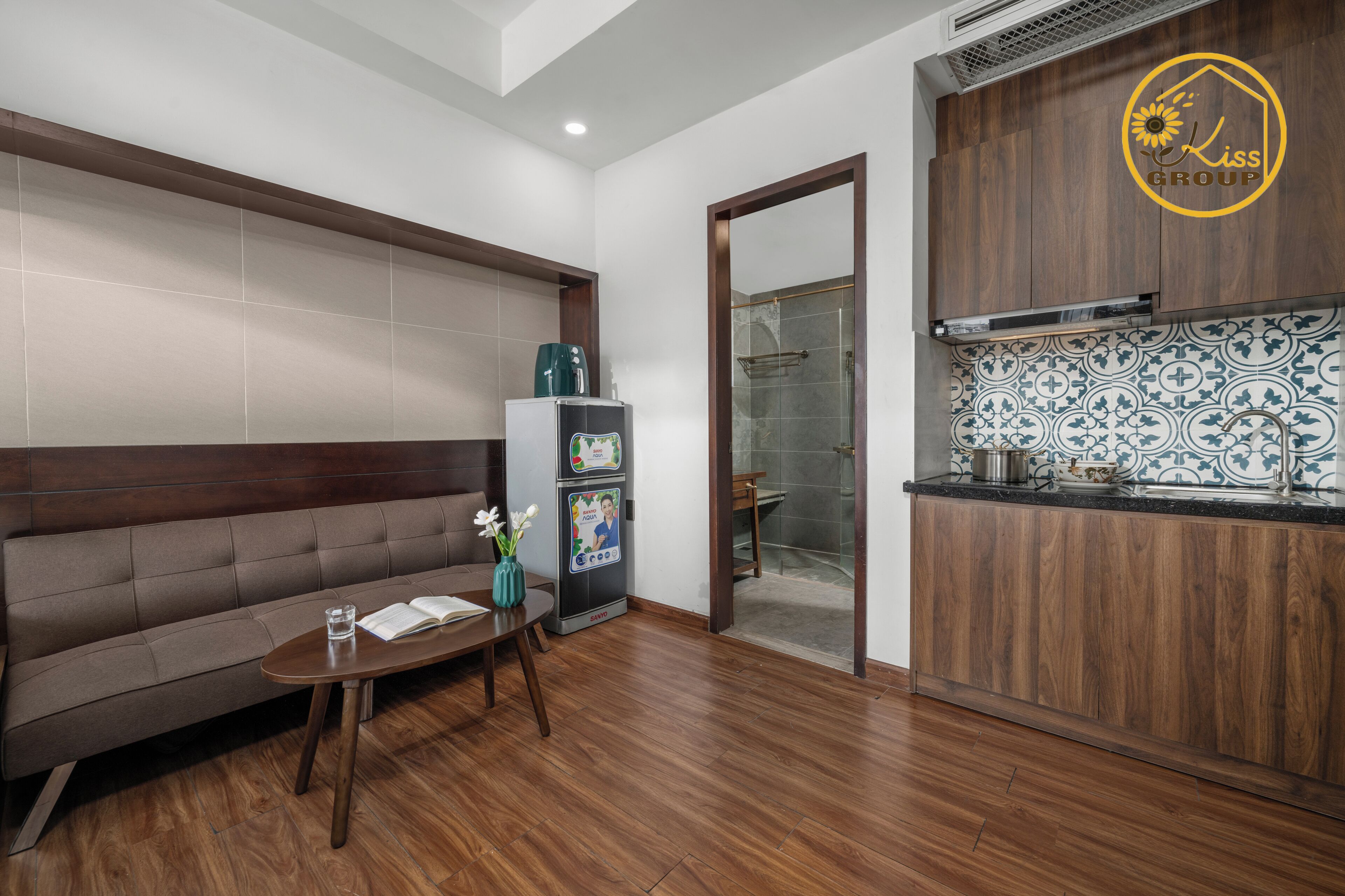 Studio, balkon, pemandangan kota | Dapur pribadi | Lemari es, microwave, kompor, dan penanak nasi
